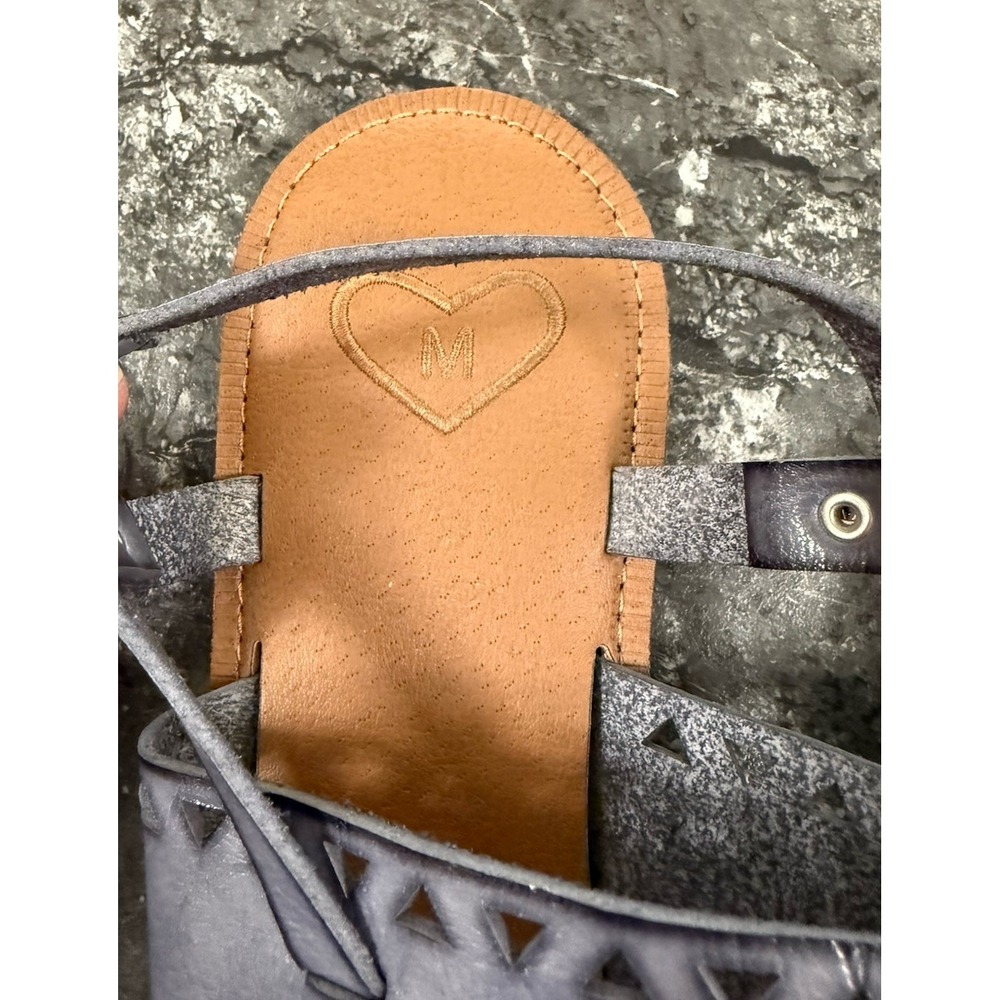 Madeline Womens Bon Bon Flat Strappy Buckle Thong Sandals Gray Sz 11M - Picture 4 of 8